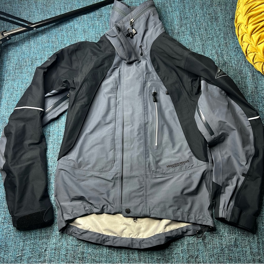 Mountain Designs Pro-elite Nimbus Jacket Gore-Tex in Gray Black Size Small
